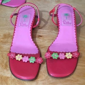 Vintage Lilly Pulitzer 7, 1 3/4” heel made of genuine leather in Italy.